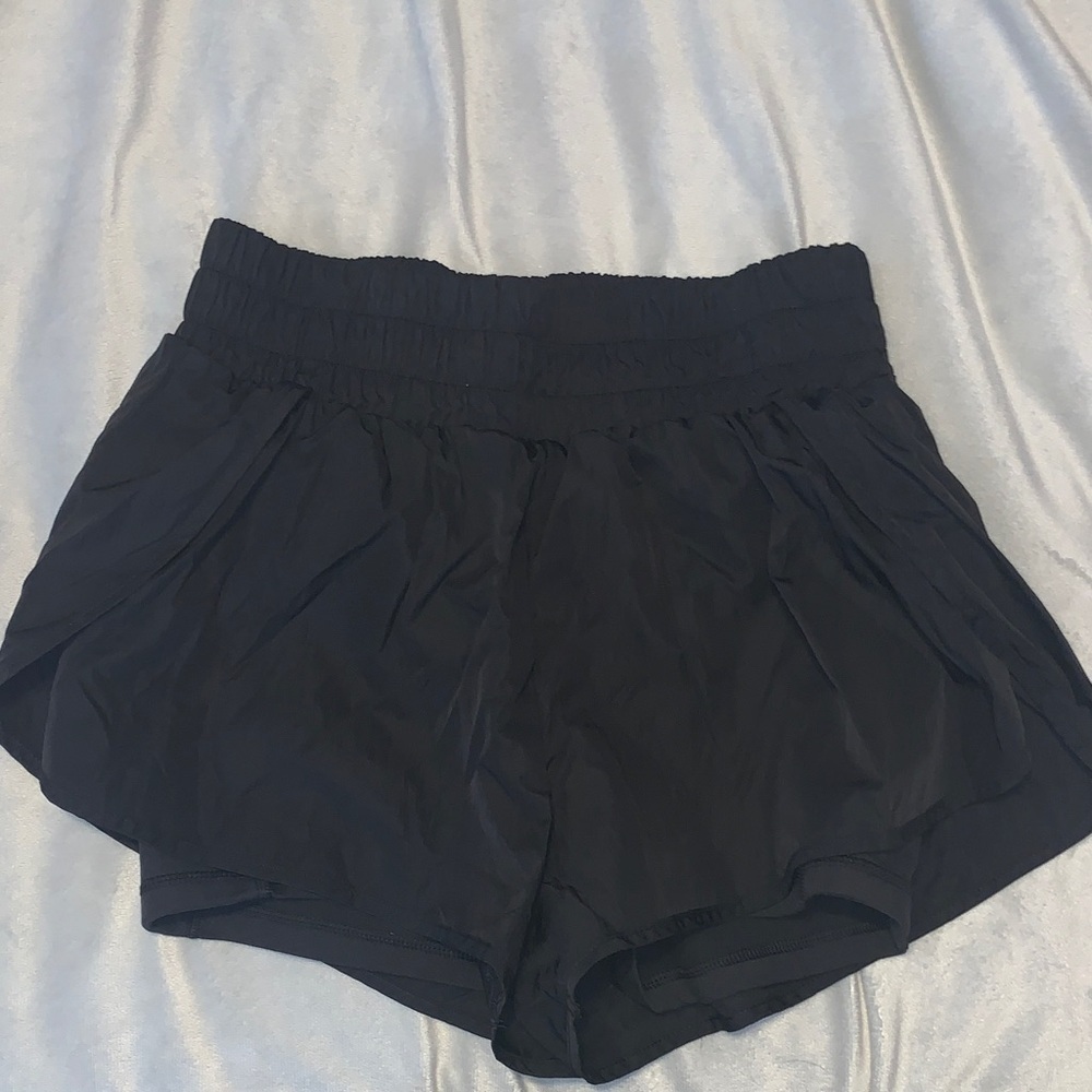 Offline by aerie Women's Black running Shorts bike shorts under with pocket med